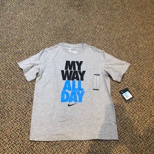 Boys Nike grey shirt size medium NWT